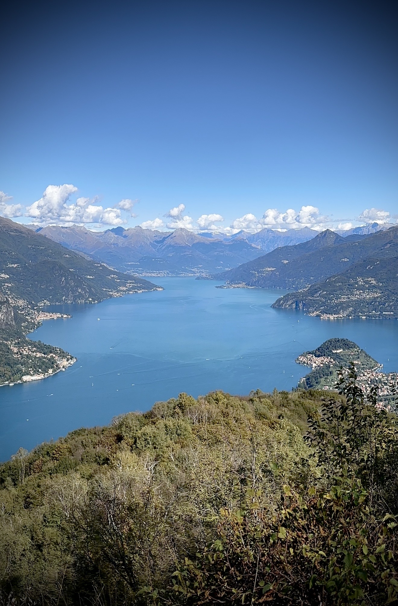 LUMINOUS LAKE COMO